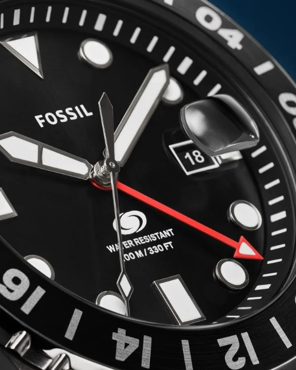 Close-up of the Fossil Blue GMT watch’s crown.