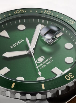 Zoom on the green dial of the Fossil Blue watch
