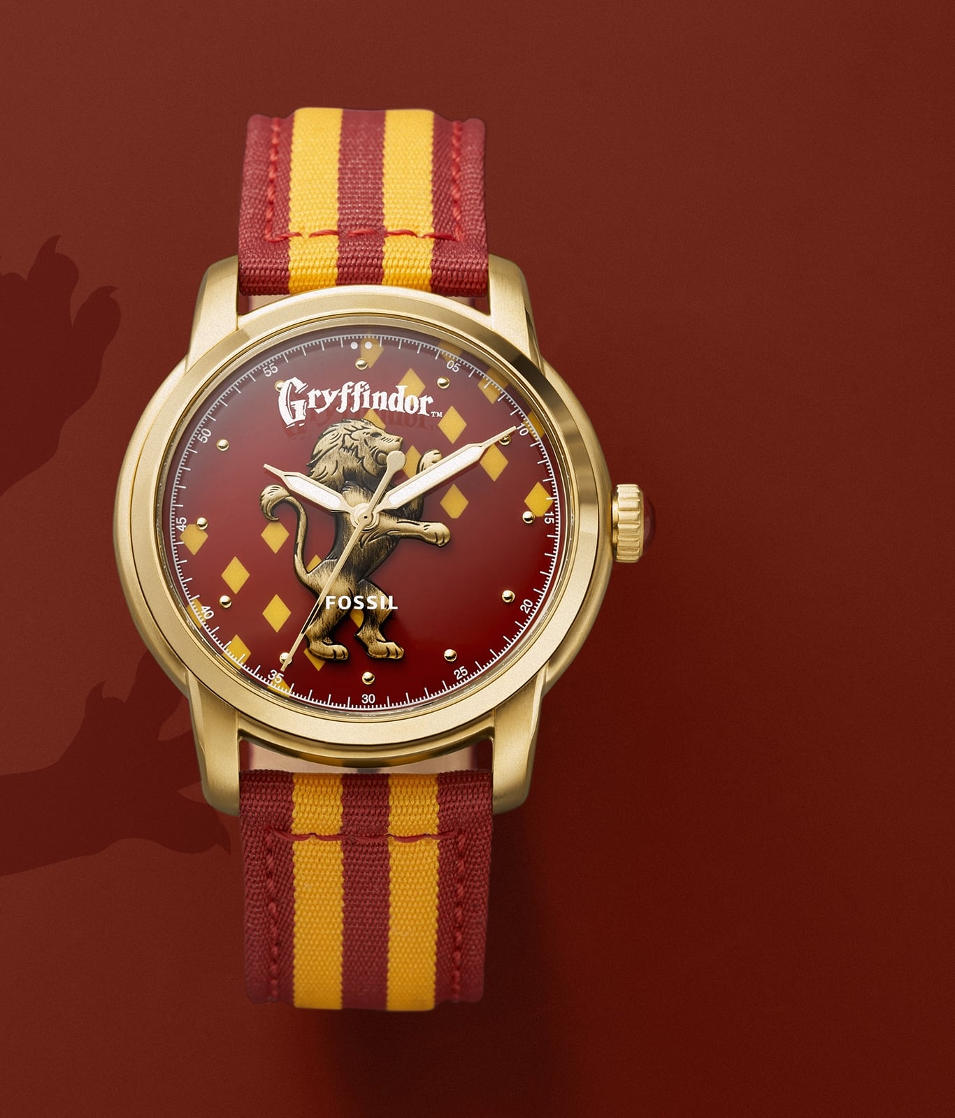 Montre dorée de la maison Gryffondor avec un bracelet rouge et doré.