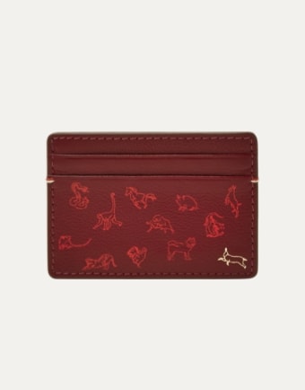 Un portefeuille rouge avec des animaux imprimés.