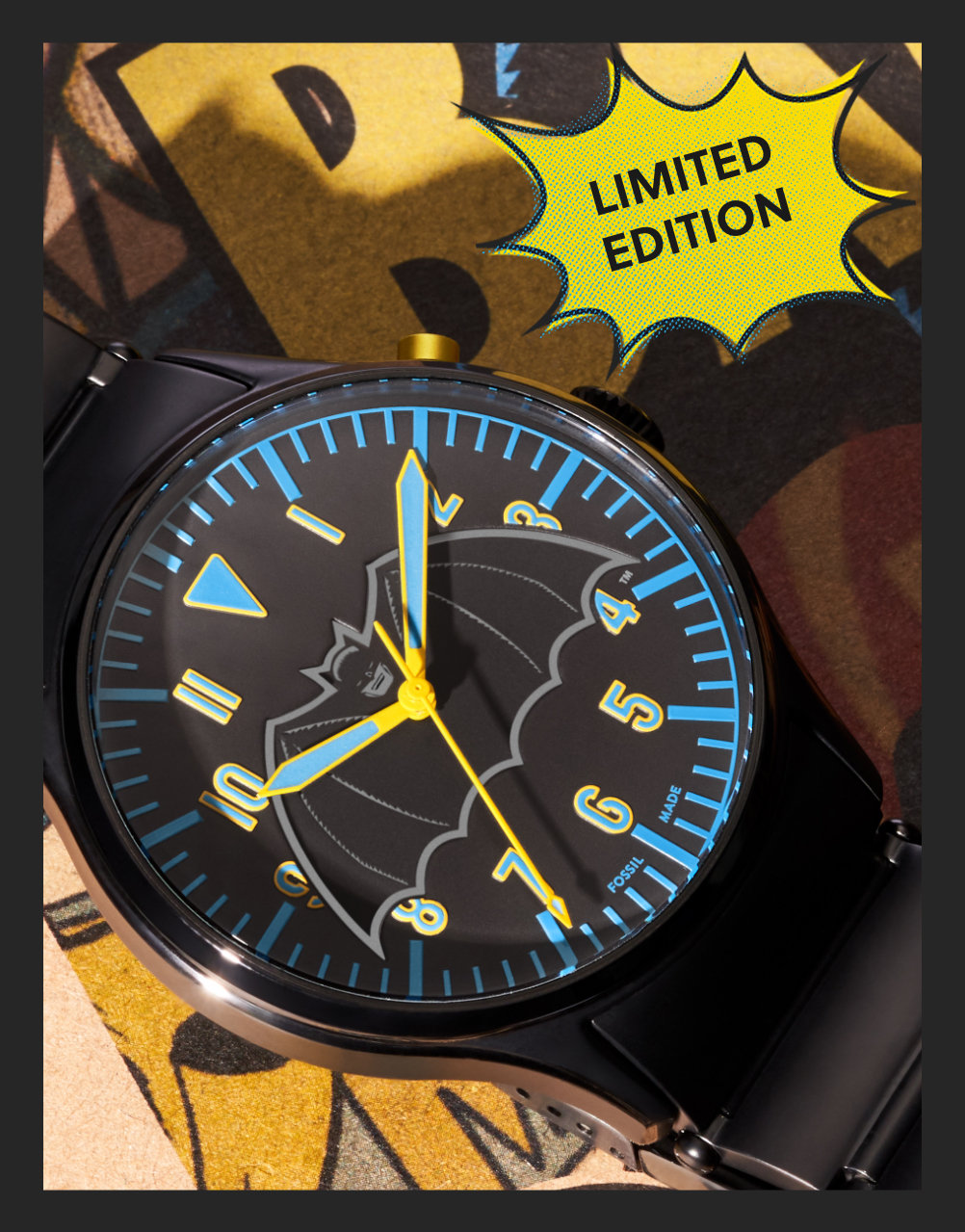 Logo von Batman by Fossil mit einer Limited Edition Uhr Batman mit schwarzem Lederband.