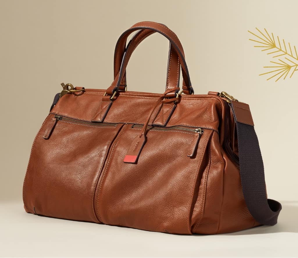 Le sac de voyage Defender en cuir brun.