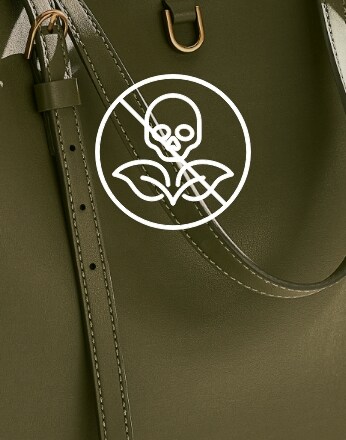 Skull plant icon over green cactus tote bag background.