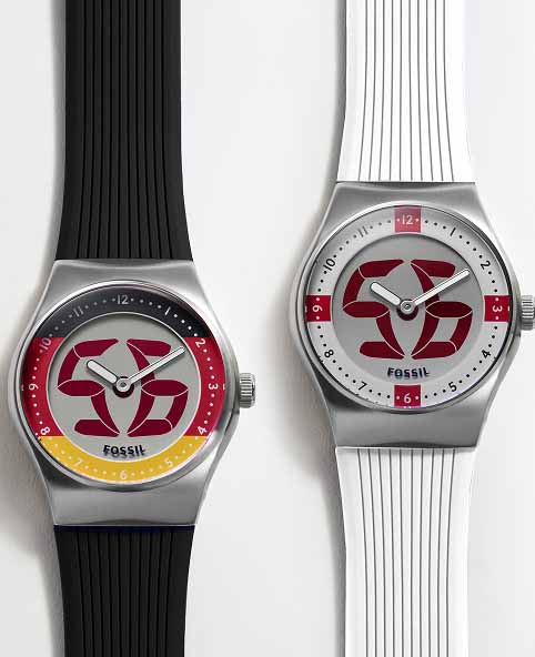 Zwei Fossil Uhren World Flags Big Tic nebeneinander