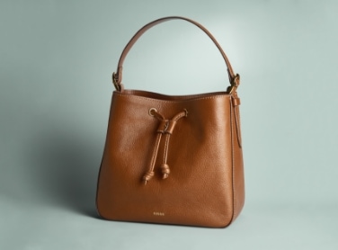 A women’s olive green leather bucket bag with a drawstring closure.