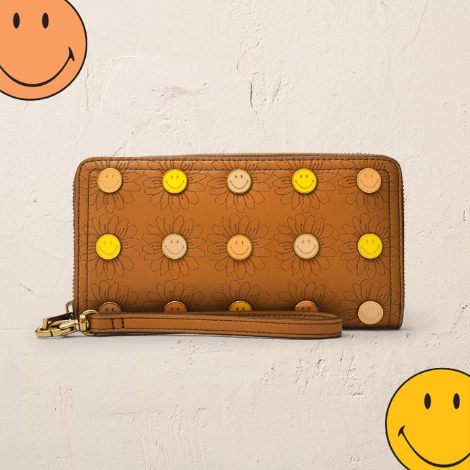 A gif of a brown Fossil x Smiley wallet. A gif of a brown Fossil x Smiley wallet.