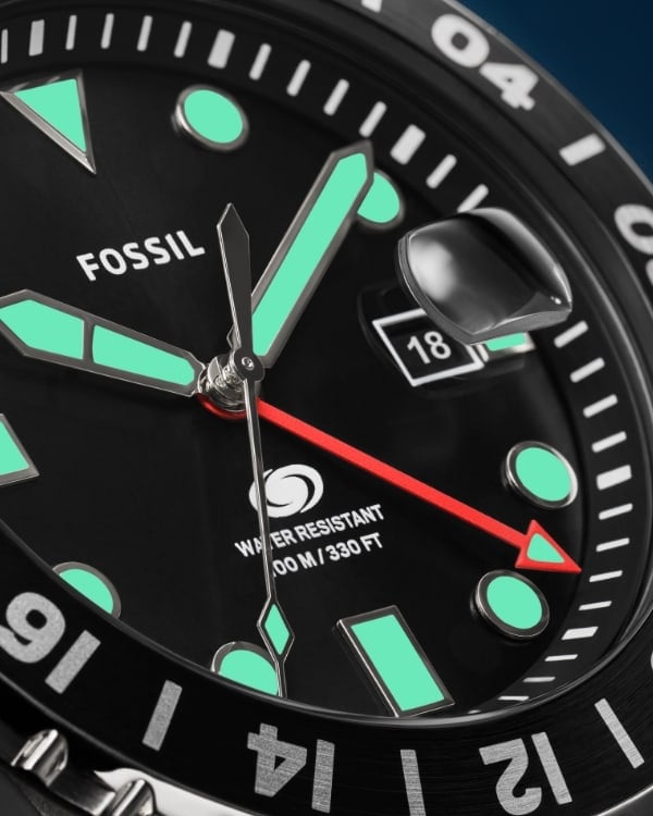 The Fossil Blue GMT watch. GIF showing the lume on the dial.