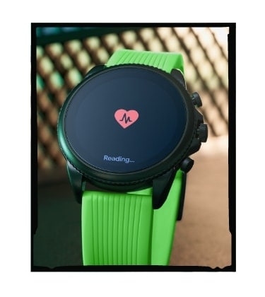 Razer x Fossil Gen 6 Smartwatch mit Herzfrequenz auf dem Zifferblatt.
