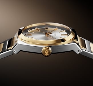 Image mettant en valeur la silhouette fine de la montre Everett 27 mm bicolore de Fossil