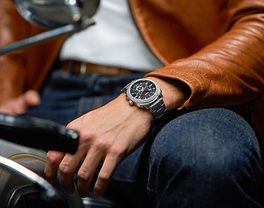 Un carrousel à faire défiler de la montre robuste Machine Fossil.