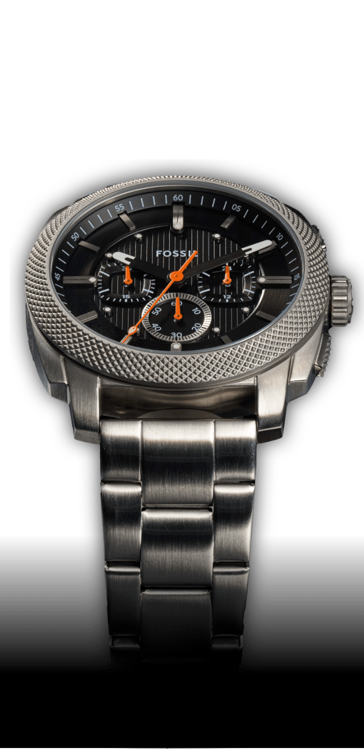 Ein Hero-Bild unseres neuen Chronographen Machine mit orangefarbenen Akzenten und gerändelter Lünette.