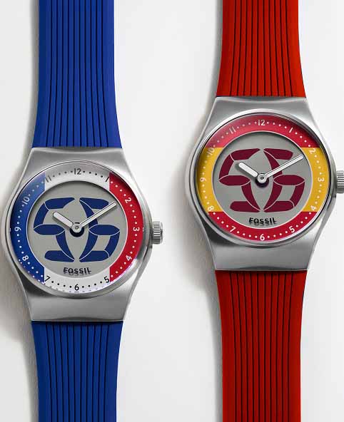 Dos relojes World Flags Big Tic Fossil uno al lado del otro