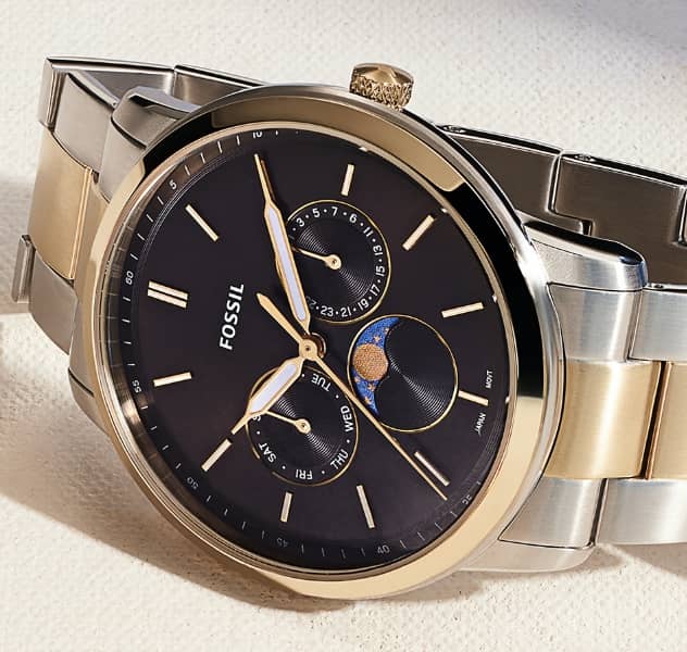 Reloj para hombre Neutra con fase lunar en tono dorado.