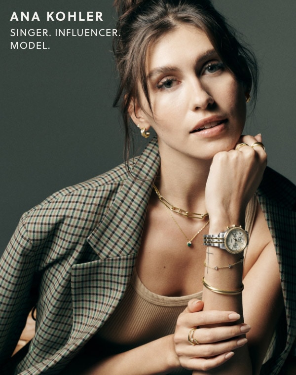 Ana Kohler is wearing the Fossil two-tone Neutra chronograph watch, as well as bracelets and earrings from Fossil autumn collection.