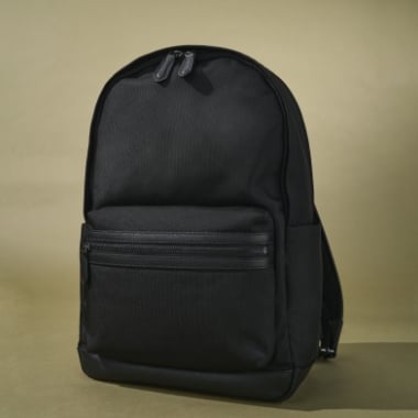 Un sac à dos en cuir pour homme.