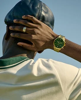 Image of a Fossil Neutra watch with a navy face
