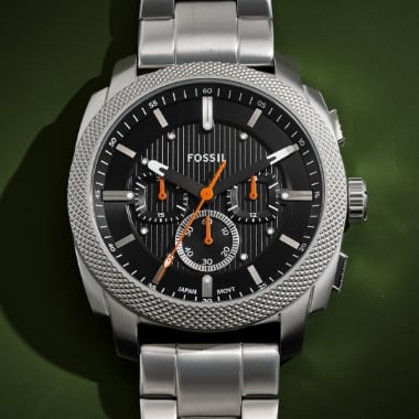 Une montre Machine argentée.