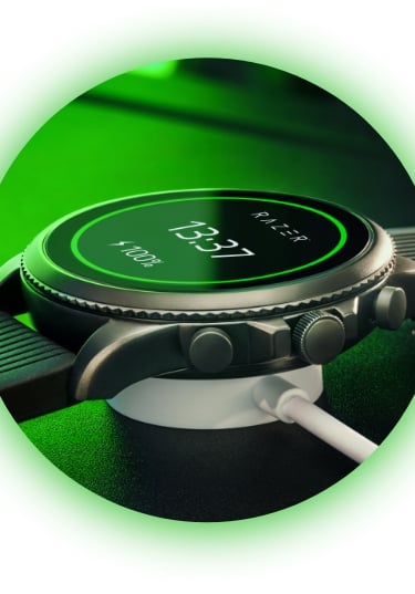 Encore plus. Encore plus vite. En avance sur son temps. Une montre connectée Gen 6 Razer x Fossil.