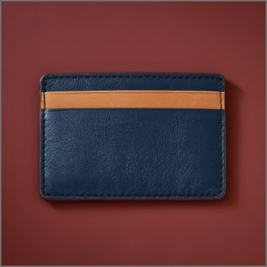 Un porte-cartes en cuir pour homme.