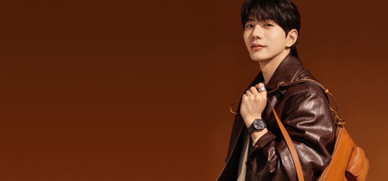 South Korean entertainer Choi Bo-Min wearing Fossil accessories.