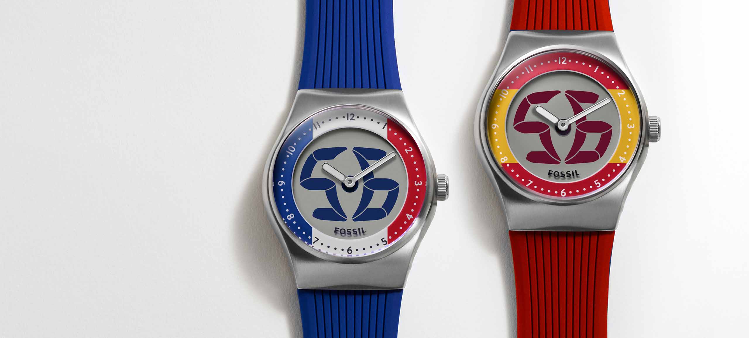 Dos relojes World Flags Big Tic Fossil uno al lado del otro