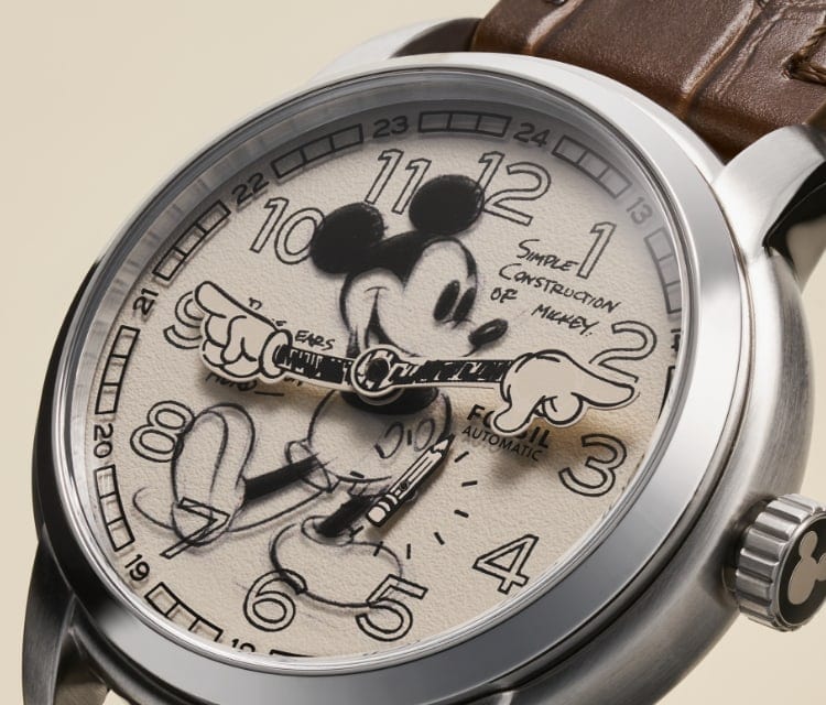 Un primer plano del reloj Sketch Mickey Mouse de Disney que muestra los intrincados detalles.