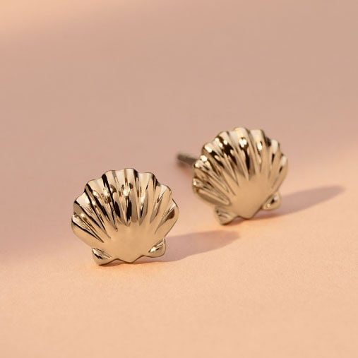 Golden shell earrings.