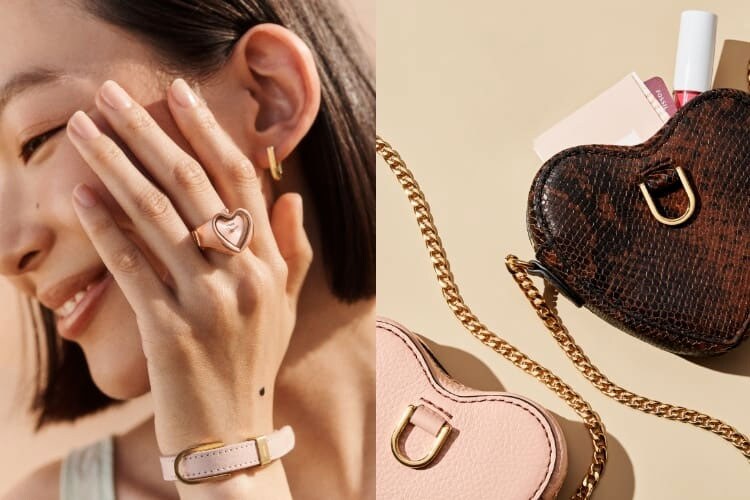 Due micro borse in pelle a forma di cuore e una donna che indossa un orologio ad anello color oro rosa.