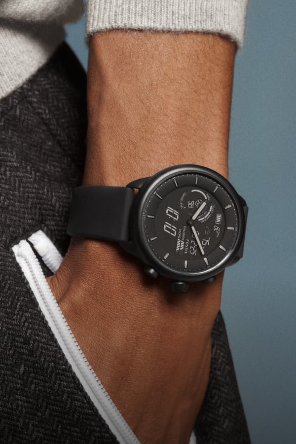 A man wearing a Gen 6 Hybrid Wellness Edition.