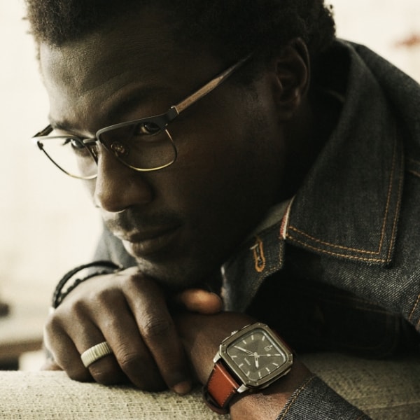 A man wearing the brown leather Inscription watch.