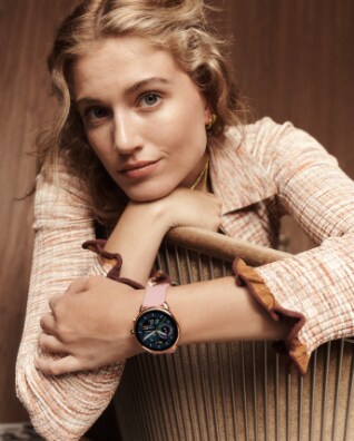 Female model wearing Fossil jewelry and accessories.