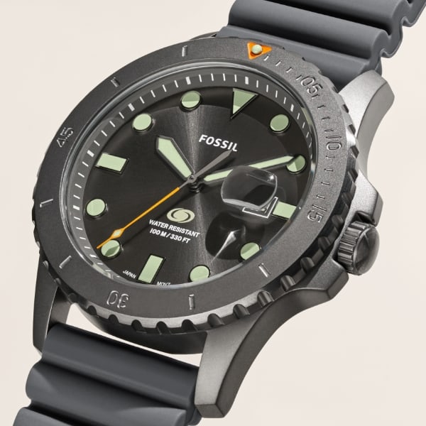 Une montre Fossil bleue pour hommes.