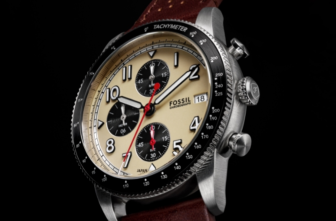 Eine Herrenuhr Sport Tourer mit braunem Lederband.