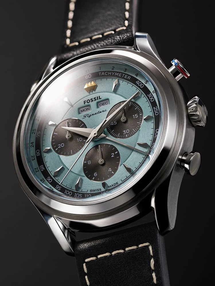 A close-up look at the dial.