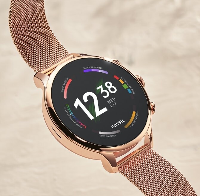 Eine roségoldfarbene Gen 6 Smartwatch mit Uhrzeit und Datum auf dem Zifferblatt