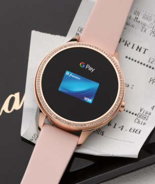 Une montre intelligente Gen 5 affichant Google Pay.