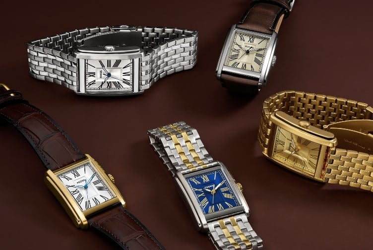 Cinq versions de la montre Carraway : en cuir brun, ton argent, une autre version en cuir brun, une ton or et une bicolore.