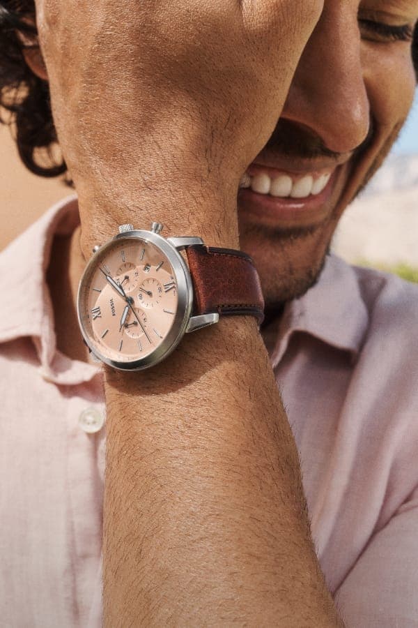 The Neutra watch with a salmon-colored dial.