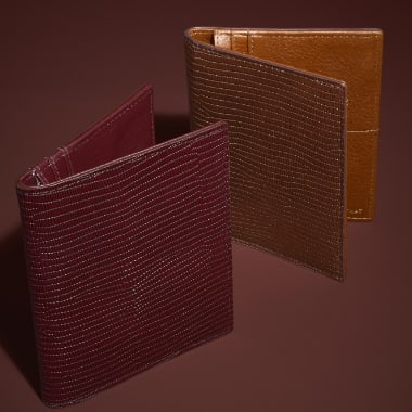 Deux portefeuilles en cuir.