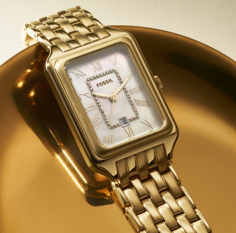Une montre Raquel dorée.