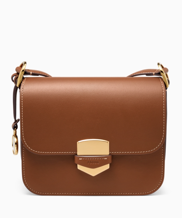 Un sac porté croisé Lennox Crossbody en cuir marron. 