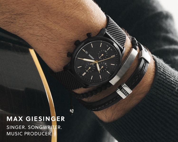 Zoom on Max Giesinger's wrist wearing the Minimalist Chrono watch and  men's bracelets with leather and Beads.